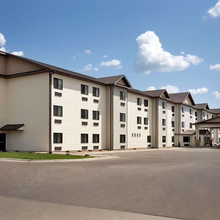 Baymont By Wyndham Wellington Hotel Exterior photo